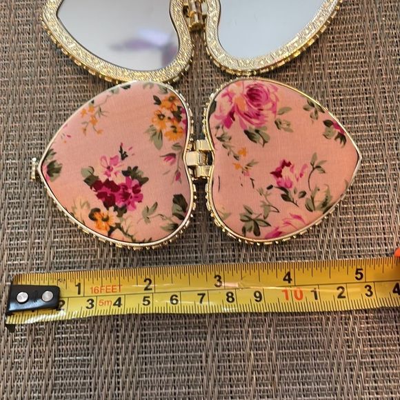 #11 Retro Floral Heart Compact Mirror - Picture 9 of 10